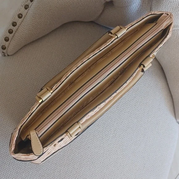 Etienne Aigner Spacious Woven Zippered Bag - Picture 7 of 16